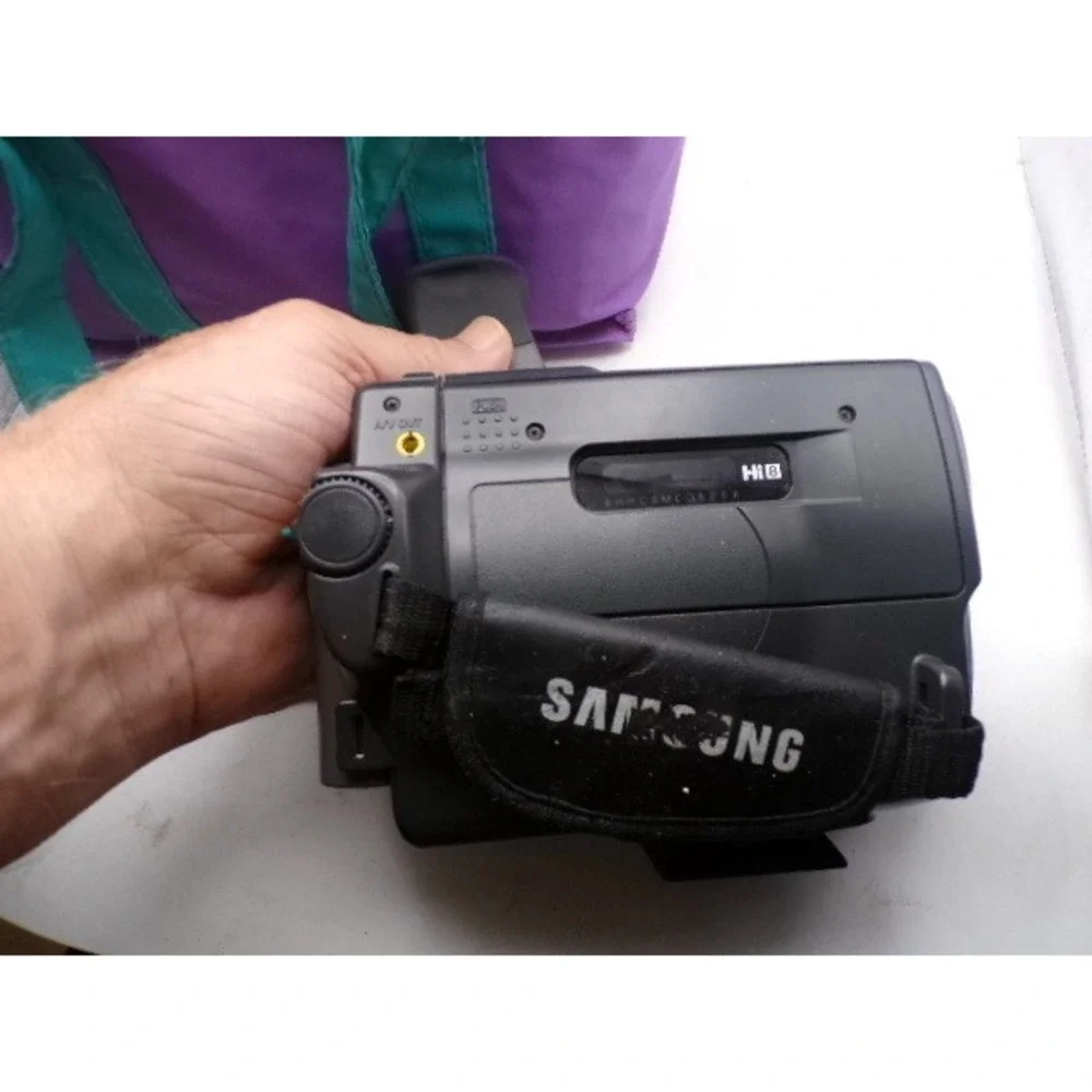 Samsung SCW71 Hi8 8mm Camcorder 400x Digital Zoom Vintage Video Camera UNTESTED